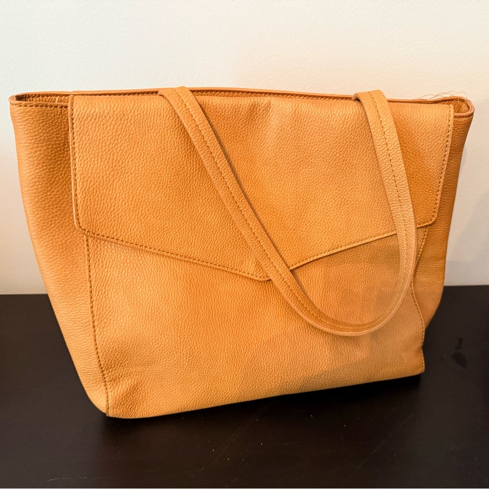 Elegant Tan Leather Tote Bag